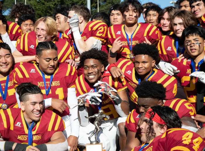 Lincoln after winning the 2022 Turkey Day Game/San Francisco Section title game over Balboa 44-7. Photo: Ernie Abrea
